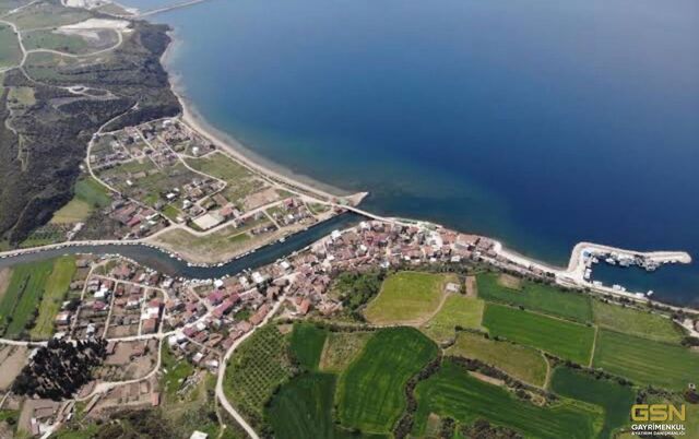 2-ÇANAKKALE BİGA KEMERDE EŞSİZ DENİZ MANZARALI ASFALT CEPHELİ ARAZİ